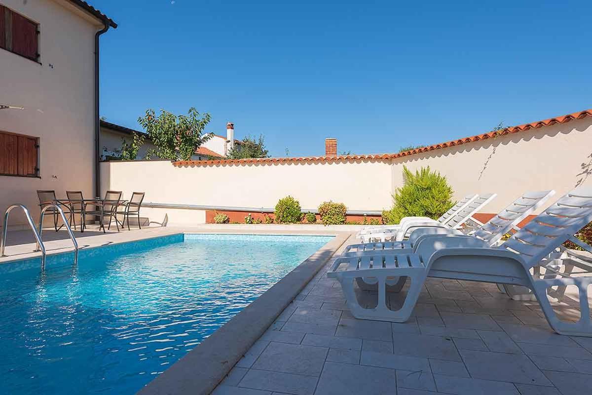House Melly With Swimming Pool Rovinjsko Selo Exterior foto