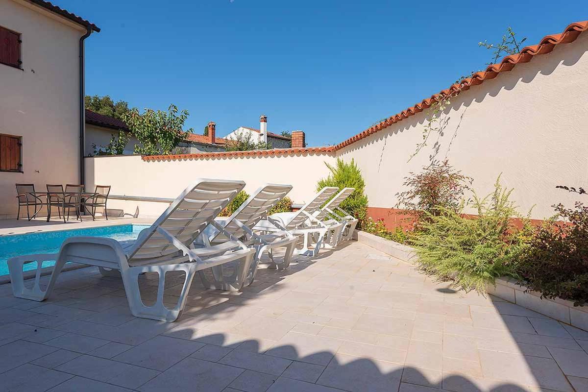 House Melly With Swimming Pool Rovinjsko Selo Exterior foto