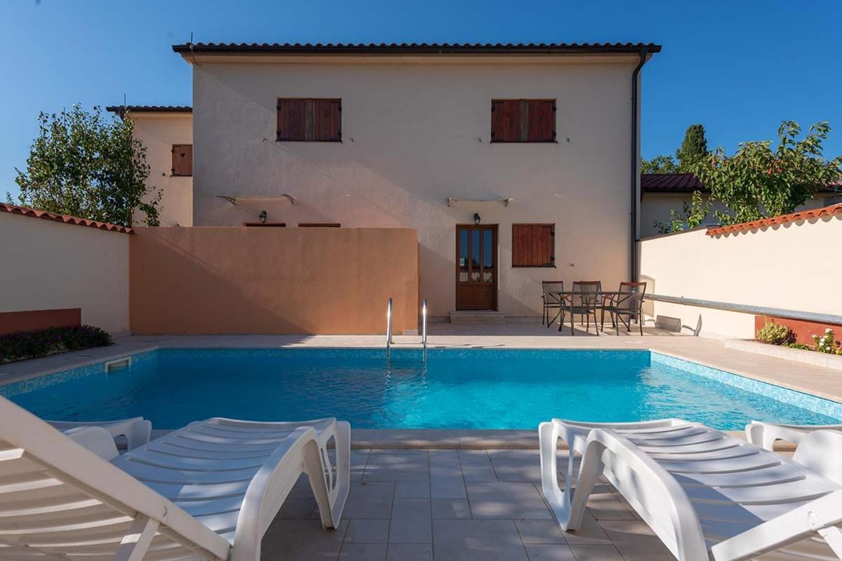 House Melly With Swimming Pool Rovinjsko Selo Exterior foto