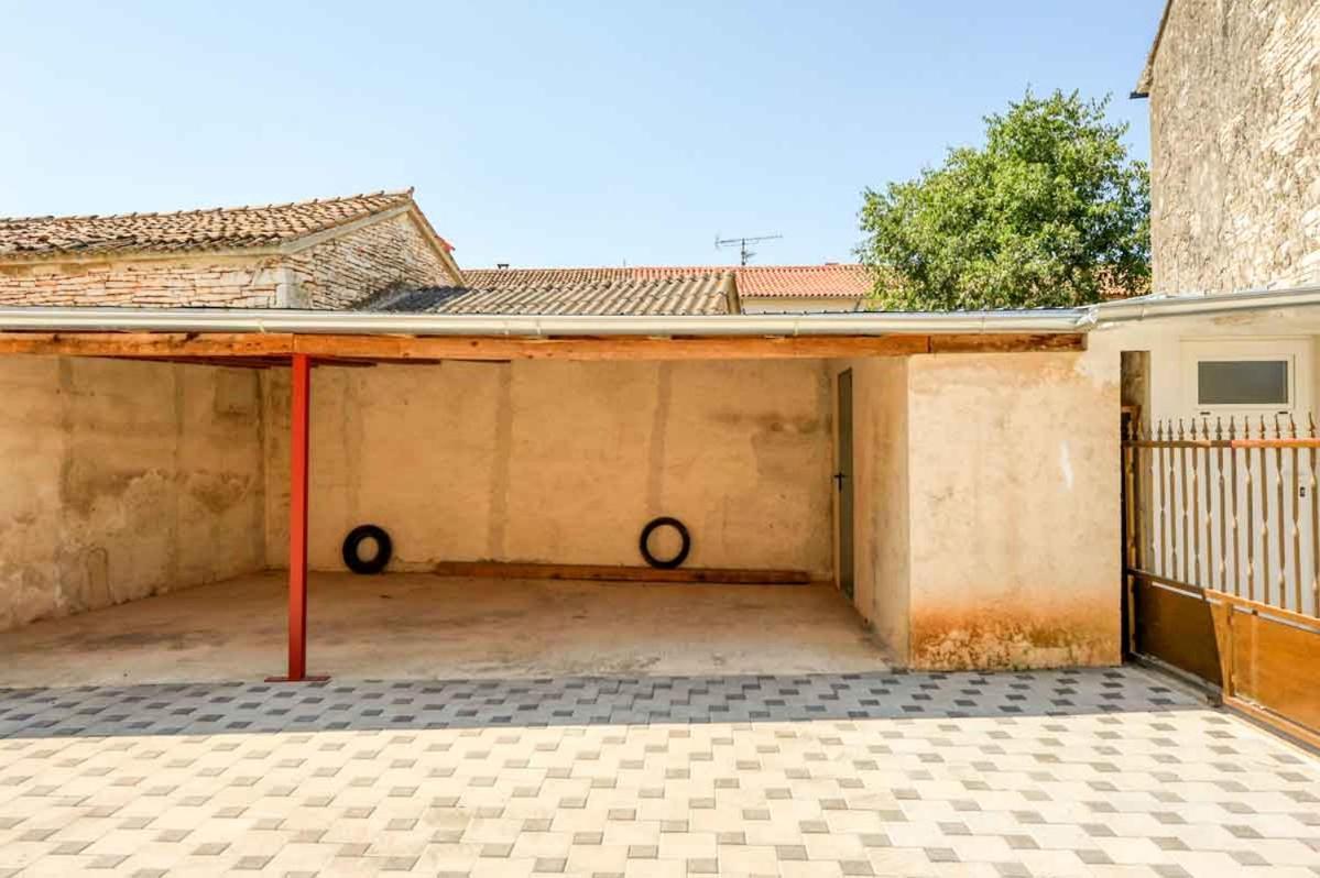 House Melly With Swimming Pool Rovinjsko Selo Exterior foto