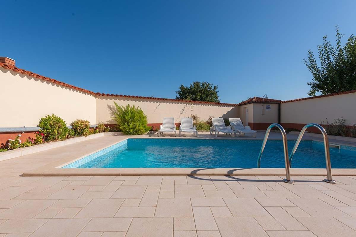 House Melly With Swimming Pool Rovinjsko Selo Exterior foto
