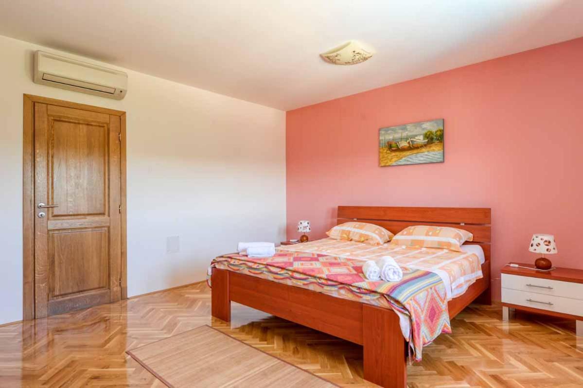 House Melly With Swimming Pool Rovinjsko Selo Exterior foto