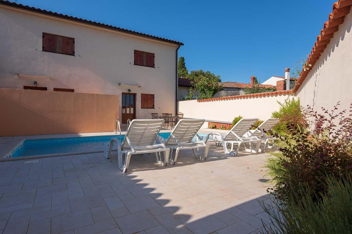 House Melly With Swimming Pool Rovinjsko Selo Exterior foto