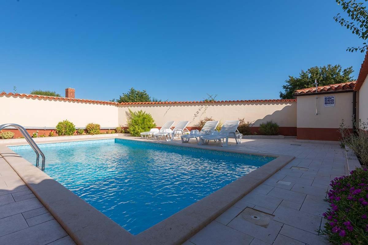 House Melly With Swimming Pool Rovinjsko Selo Exterior foto