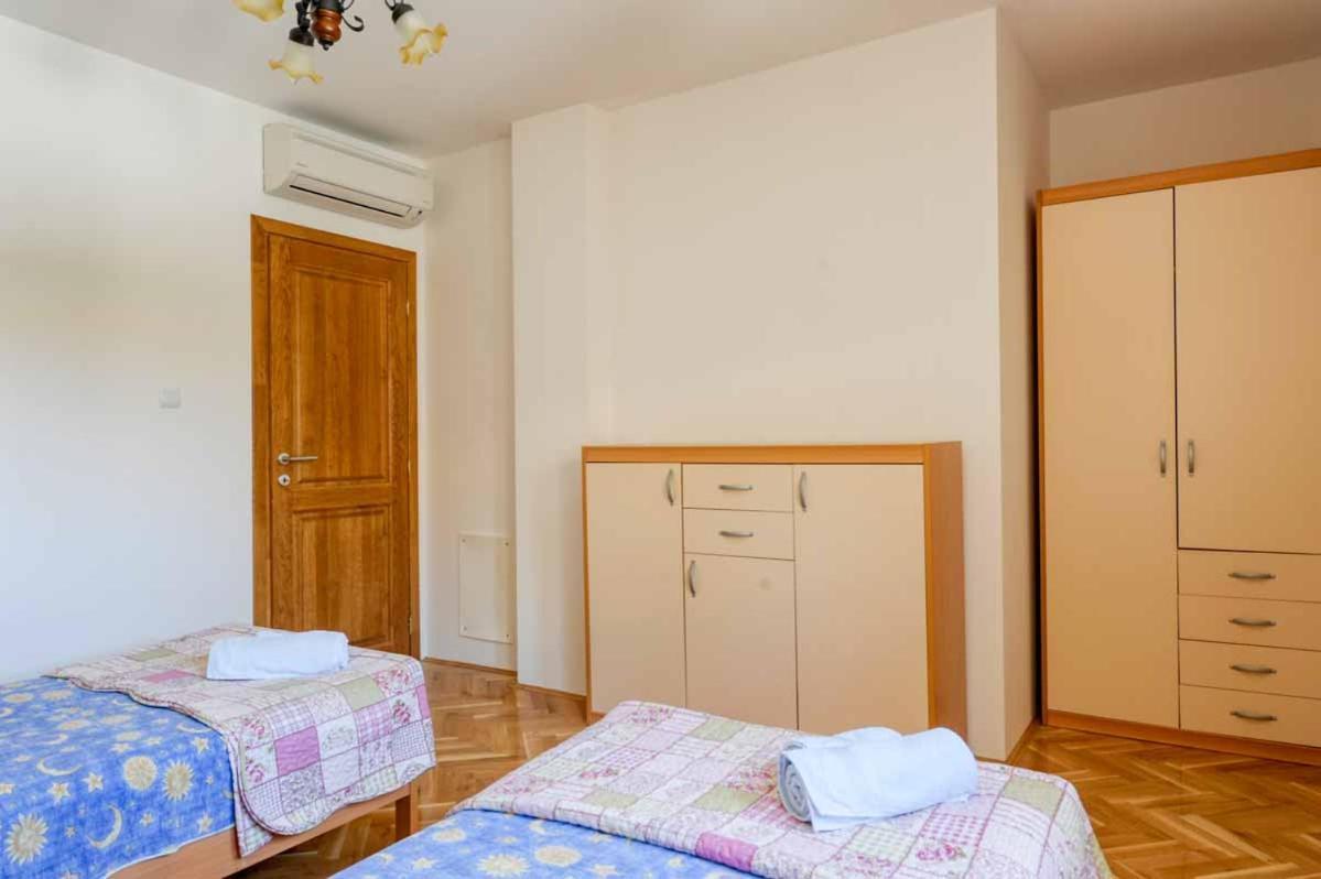 House Melly With Swimming Pool Rovinjsko Selo Exterior foto