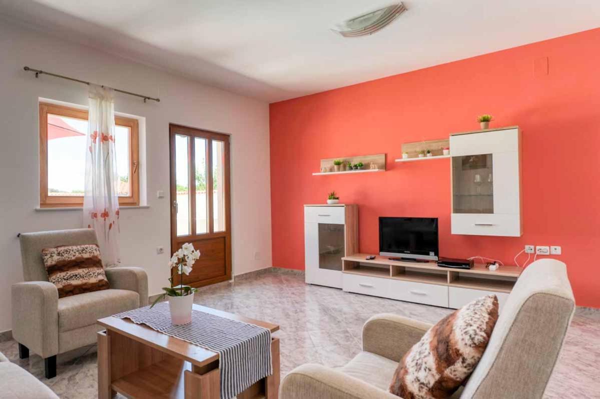 House Melly With Swimming Pool Rovinjsko Selo Exterior foto