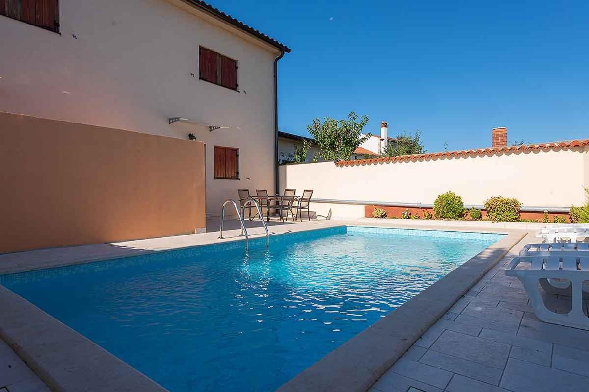 House Melly With Swimming Pool Rovinjsko Selo Exterior foto